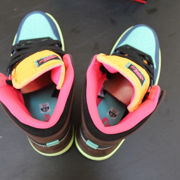 Jordan 1 Retro High OG Tokyo 2020 - 555088-201 - Picture 6 of 7